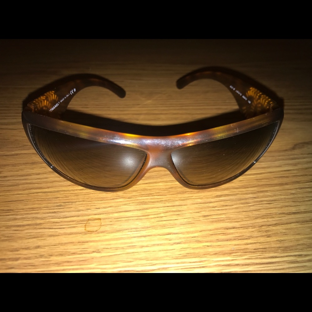 Vintage 2000 CHANEL sun glasses for ultimate cool - Picture 4 of 4